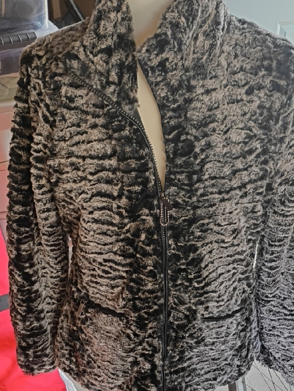 Plush Faux Fur Zip-Front Women's Jacket - Gray/Black